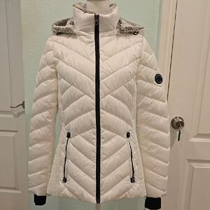 White Quilted Puffer Jacket with Hood and Chevron Pattern